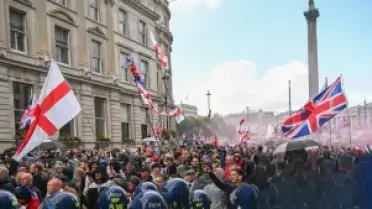 Londra'da Yüksek Güvenlik Önlemleri: Aşırı Sağ ve Filistin Destekçisi Gösteriler Eş Zamanlı Düzenleniyor