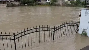 Amasya'da Yeşilırmak Taştı, Gezi Yolları Sular Altında Kaldı