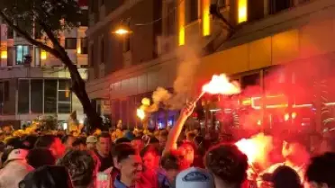 Aston Villa Taraftarları İstanbul'da Şampiyonluğu Coşkuyla Kutladı