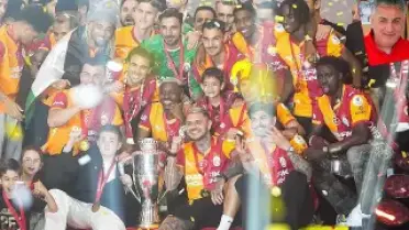 Galatasaray'a Şampiyonluk Kupası Verildi