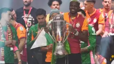 Galatasaray'dan Şampiyonluk Kutlaması: 'Dört Dörtlük Gece'