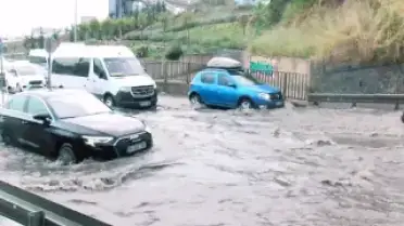 İstanbul'da Kuvvetli Sağanak: Yollar ve Tüneller Sular Altında Kaldı
