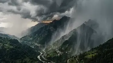 Orta ve Doğu Karadeniz'de Şiddetli Yağış Uyarısı: 10 İlde Sarı Kodlu Alarm