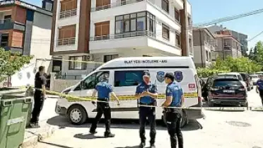 Parkta Kanlar İçinde Bulunan Şüpheli, Anne ve Babasını Öldürdüğünü İtiraf Etti