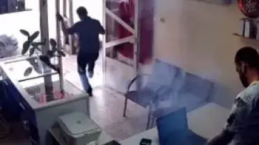 Tamir Edilen Cep Telefonu Bataryası Alev Alarak Patladı