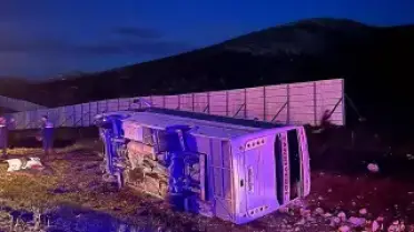 Taraftarları Taşıyan Midibüs Devrildi: 18 Yaralı