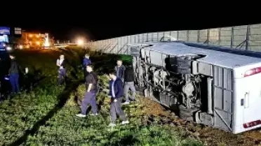 Taraftarları Taşıyan Midibüs Devrildi: 25 Yaralı