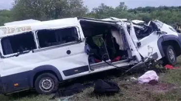 Yozgat'ta Öğrenci Servisi Devrildi: 2 Öğrenci ve Sürücü Hayatını Kaybetti