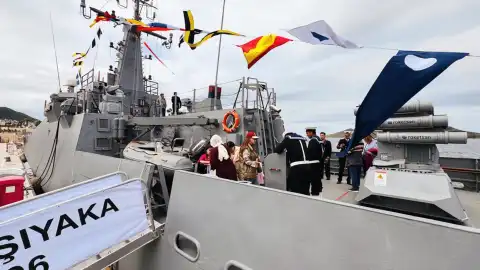 Bodrum'da Askeri Gemi Çocuklara Açıldı