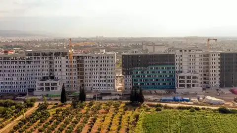 Deprem Bölgesi Sağlık Tesisleri ve Şehir Hastaneleri Arasındaki Kaynak Farkı Tartışması Büyüyor