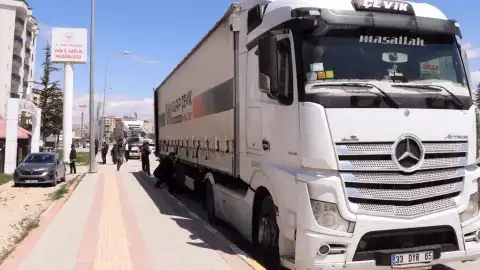 İran'a 6 Tır Yardım Malzemesi Daha Gönderildi