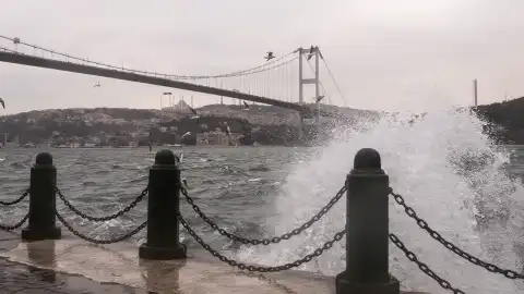 İstanbul Valiliği'nden Fırtına Uyarısı: Tedbirli Olunması İstendi