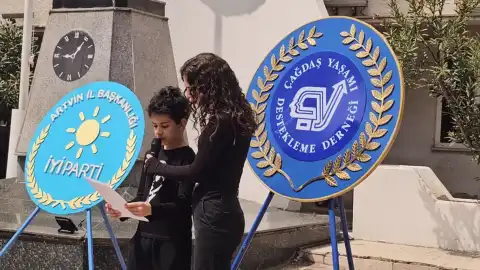 Ortaokul Öğrencisinin 23 Nisan Konuşması Duygusal Anlara Neden Oldu: 'Korkuyoruz Atam'