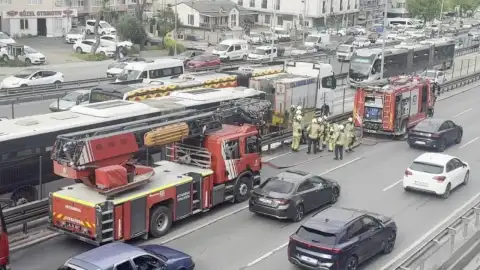 Metrobüste Yangın: Seferlerde Aksama Yaşandı