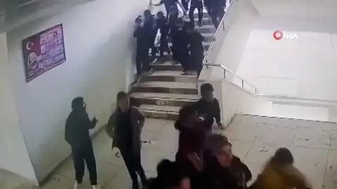 Malatya'da 5.6 Büyüklüğünde Deprem: Okul ve İş Yerlerinde Panik Anları Kamerada