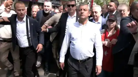 Özgür Özel, Anıtkabir'e Yürüyüş Başlattı: Kılıçdaroğlu'na Yanıt Verdi