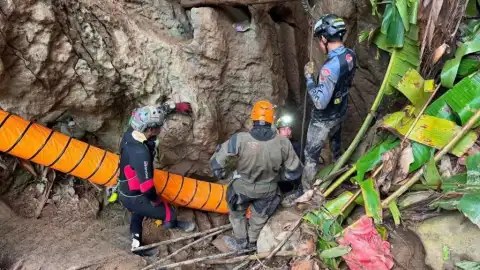 Laos'ta Sel Basan Mağarada Kurtarılan 5 Kişinin Ardından Kayıp 2 Kişi Aranıyor