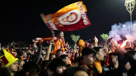 Galatasaray'ın 26. Şampiyonluğu 81 İl ve Sınır Ötesinde Coşkuyla Kutlandı