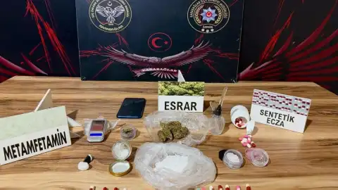 İzmir'de Uyuşturucu Operasyonu: 3 Kişi Tutuklandı