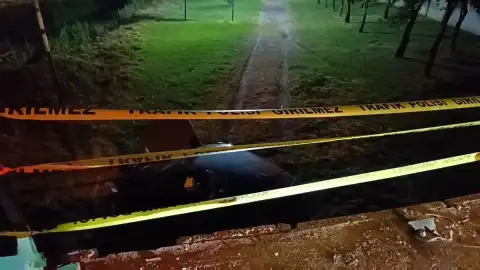 Bursa Avrupa Konseyi Bulvarı'nda otomobil dere yatağına düştü: 1 yaralı