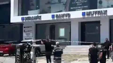 Avcılar'da Trafik Kazası: Sürücü Takla Atan Araçtan Kurtarıldı