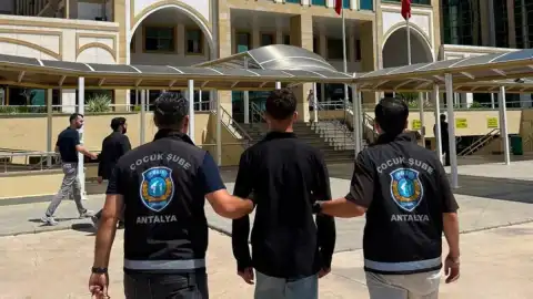 12'den Sonra Antalya'da Devlet Biziz İfadesiyle Gözaltına Alınan 17 Yaşındaki E.K. Adli Kontrolle Serbest Bırakıldı