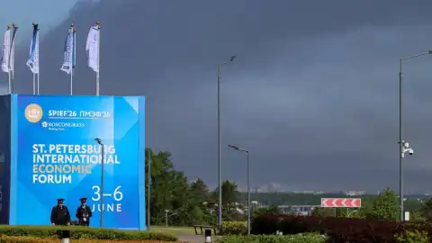 Ukrayna Saldırısı St. Petersburg'u Vurdu: Rus Ekonomik Forumu İHA Tehdidi Altında