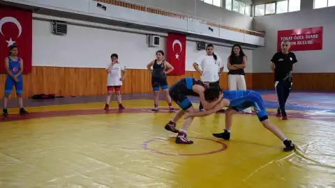 Tokat'ta Milli Güreşçi Nesrin Baş'ın Başarıları Kız Çocuklarını Mindere Çekti