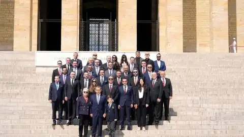 Galatasaray Başkanı Dursun Özbek ve Yönetimi Anıtkabir'i Ziyaret Etti