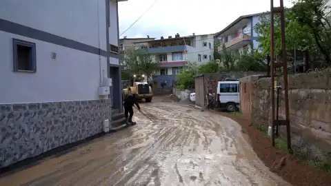 Gümüşhane'de Sel Felaketi: Evler, Ahırlar ve Araçlar Zarar Gördü