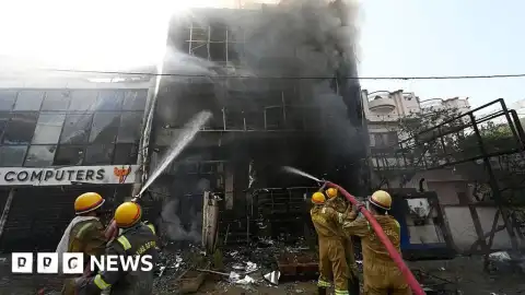 Hindistan'ın Lucknow Şehrinde Yangın: 15 Kişi Hayatını Kaybetti