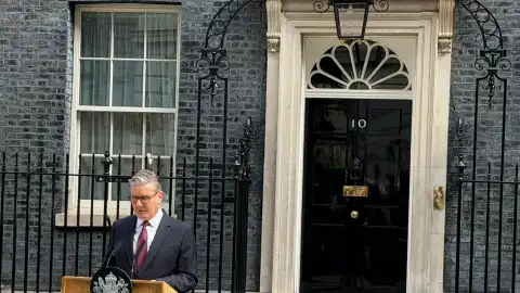 İngiltere Başbakanı Keir Starmer Görevinden İstifa Etti