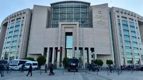 Özgür Özel'in Eski Şoförüne 'Rüşvet' Soruşturması Kapsamında Gözaltı
