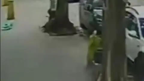 Brezilya'da Kadın Yolda Yürürken Lağım Kanalına Düştü