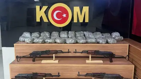 Şanlıurfa'da Uyuşturucu Operasyonu: 2 Şüpheli Tutuklandı, Çok Sayıda Silah Ele Geçirildi
