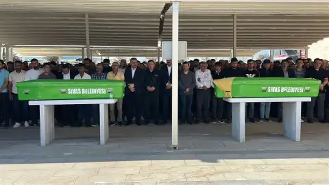 Sivas'ta Trafik Kazasında Hayatını Kaybeden Şahinkaya Çifti Toprağa Verildi