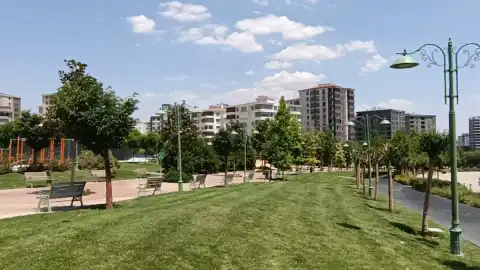 Batıkent Mahallesi'nde bıçaklı kavga: Liseli öğrenci yoğun bakımda
