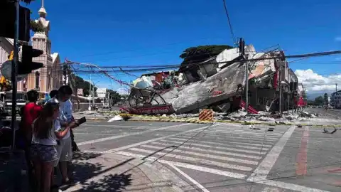 Filipinler'de 7.8 Büyüklüğünde Deprem: Can Kaybı Artıyor, Tsunami Uyarısı Yapıldı