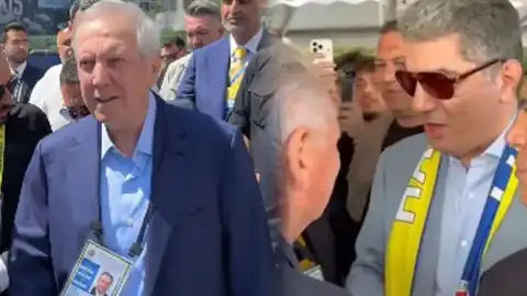 Fenerbahçe'de Aziz Yıldırım ve Hakan Safi'nin Aday Olduğu Tarihi Seçimde Oy Verme İşlemi Devam Ediyor