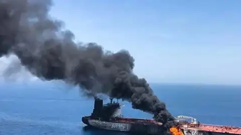ABD, Umman Körfezi'nde Bir Petrol Tankerini Etkisiz Hale Getirdi