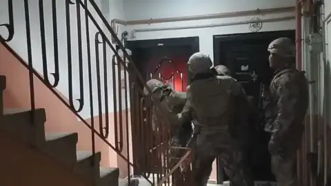 İstanbul'da Organize Suç Örgütlerine Operasyon: 27 Gözaltı