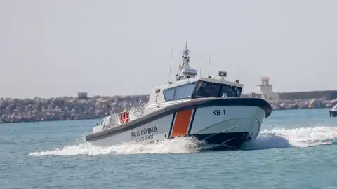 İzmir'de Deniz Yoluyla Uyuşturucu Sevkiyatına Operasyon: 764 Kilogram Skunk Ele Geçirildi, 3 Şüpheli Gözaltına Alındı