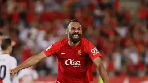 Fenerbahçe Kulübü Vedat Muriqi'nin İstanbul'a geleceğini duyurdu