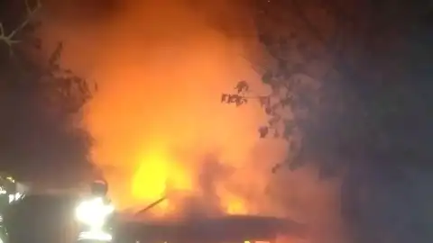 Bursa'da Tarlada Bulunan Baraka Alevlere Teslim Oldu