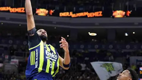 Beşiktaş, Fenerbahçe'yi Deplasmanda Yenerek Basketbol Süper Ligi Final Serisinde 1-0 Öne Geçti
