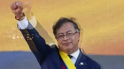 Kolombiya'da Cumhurbaşkanı Gustavo Petro'nun Geçici Olarak Görevden Uzaklaştırılmasına Karar Verildi