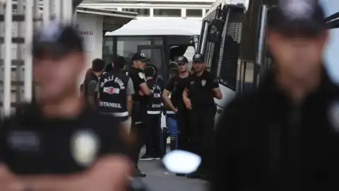 Silivri Belediyesine Yönelik Soruşturmada Başkan Bora Balcıoğlu Dahil 10 Kişi Tutuklandı