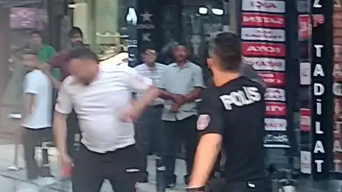 Yalova'da Bıçaklı Saldırı: 2 Kişi Yaralandı, Polis Müdahale Etti
