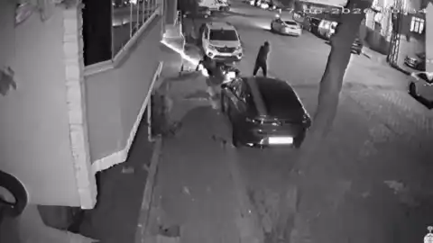 Esenyurt'ta İki Grup Arasında Silahlı Çatışma: Çok Sayıda Araçta Kurşun İzi Tespit Edildi