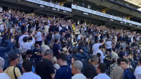 Fenerbahçe Olağanüstü Genel Kurulu'nda Oy Kullanımı Devam Ediyor: Taraftarlar Aziz Yıldırım'a Destek Verdi